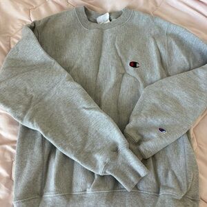 Grey Champion crewneck! 🖤🧸